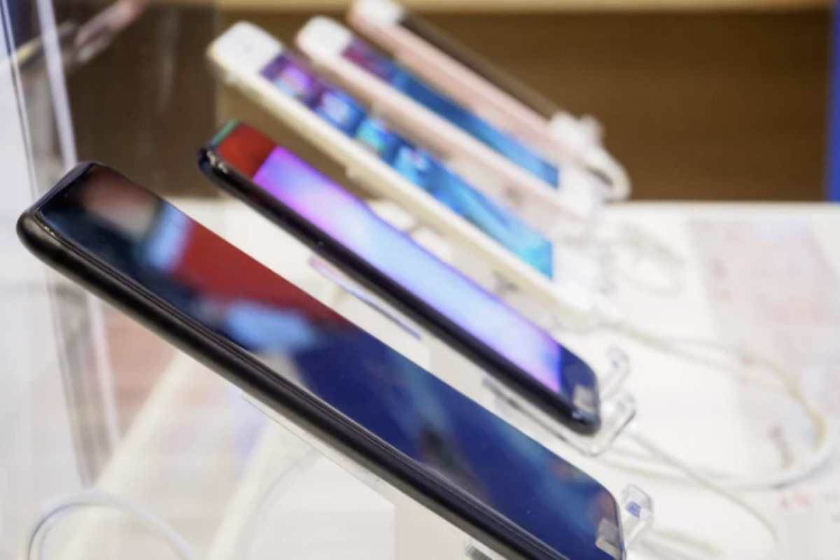 Le recenti analisi di mercato, comprese quelle diffuse da Samsung e da società di ricerca come Omdia e TrendForce,