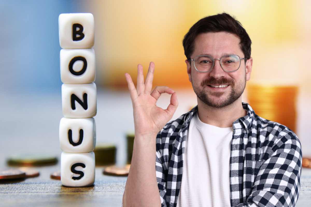 scritta bonus uomo gesto ok